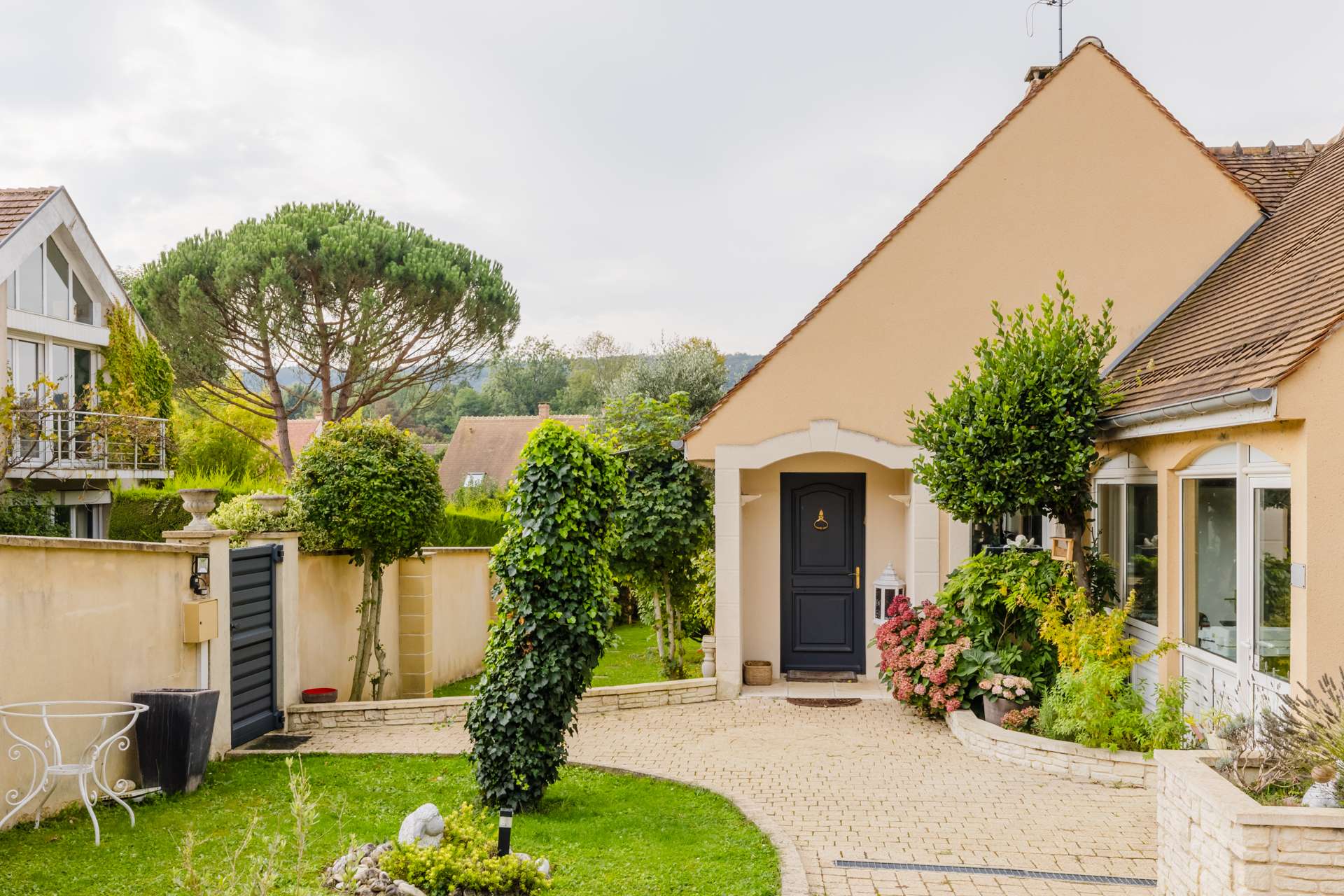 Photo immobilière de l'extérieur d'une maison à proximité de Gif sur Yvette et de la vallée de Chevreuse 